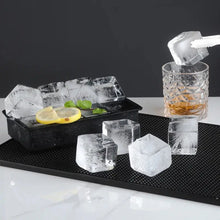 Laden Sie das Bild in den Galerie-Viewer, Coole Drinks, große Form: 6er-Silikon-Eiswürfelform für extra große Eiswürfel