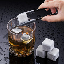 Laden Sie das Bild in den Galerie-Viewer, Coole Drinks, edle Form: 12er-Set Edelstahl Eiswürfel Silber
