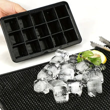 Laden Sie das Bild in den Galerie-Viewer, Coole Drinks, edle Form: 15er-Silikon-Eiswürfelform für normalgroße 3,5 cm Eiswürfel