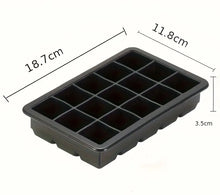 Laden Sie das Bild in den Galerie-Viewer, Coole Drinks, edle Form: 15er-Silikon-Eiswürfelform für normalgroße 3,5 cm Eiswürfel