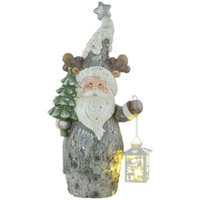Laden Sie das Bild in den Galerie-Viewer, Weihnachtsdeko, Weihnachtsmann mit Tanne und Laterne, warme LED-Beleuchtung, Batteriebetrieb, In- und Outdoor, 55 cm