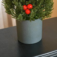 Laden Sie das Bild in den Galerie-Viewer, Mini-Weihnachtsbaum mit roten Beeren und Tannenzapfen – 47 cm