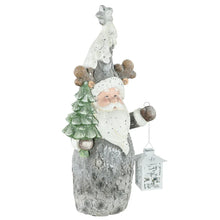 Laden Sie das Bild in den Galerie-Viewer, Weihnachtsdeko, Weihnachtsmann mit Tanne und Laterne, warme LED-Beleuchtung, Batteriebetrieb, In- und Outdoor, 55 cm