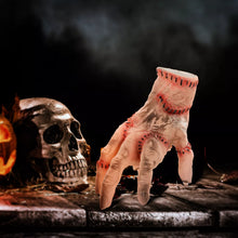 Laden Sie das Bild in den Galerie-Viewer, Halloween Grusel Hand vernarbt. Realistisch 21 cm mit Soundfunktioin