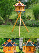 Laden Sie das Bild in den Galerie-Viewer, Vogelhaus extragroß 45 cm x 67 cm. Höhe: 1,51 Meter. Sechseckig aus Holz mit 3 Gauben. Bitumen-Dach. Wetterfest. (Copy)